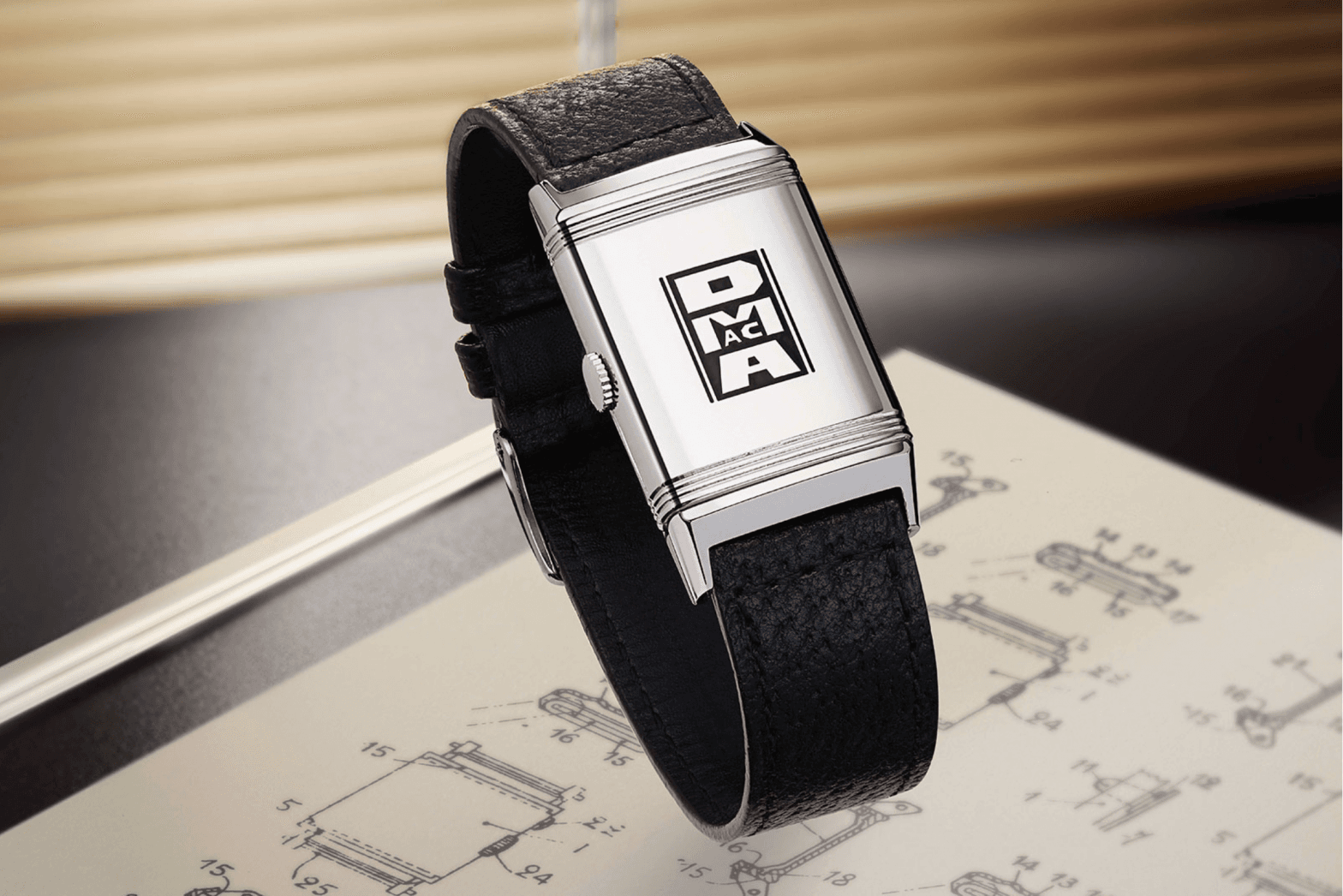Wind observes that this model possessed a number of highly desirable dial characteristics: chief among them, a retailer signature and the then-unusual inclusion of lumed Arabic numerals. 